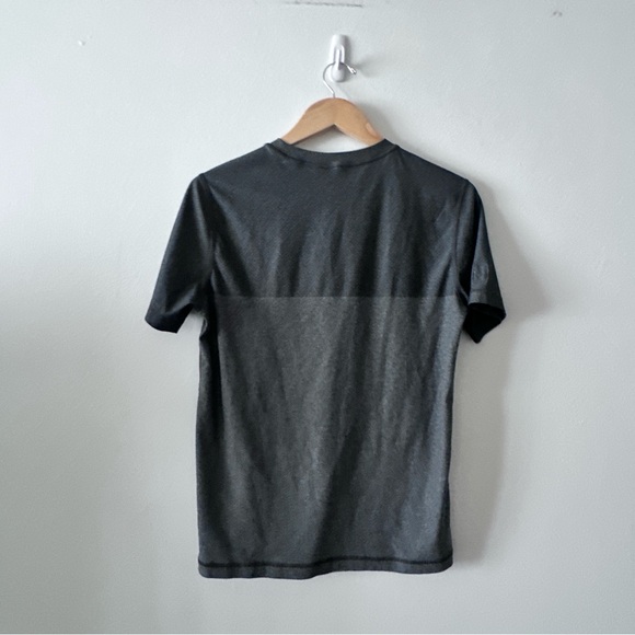 Vuori Grandview Tech Shirt Grey Small - Picture 2 of 8